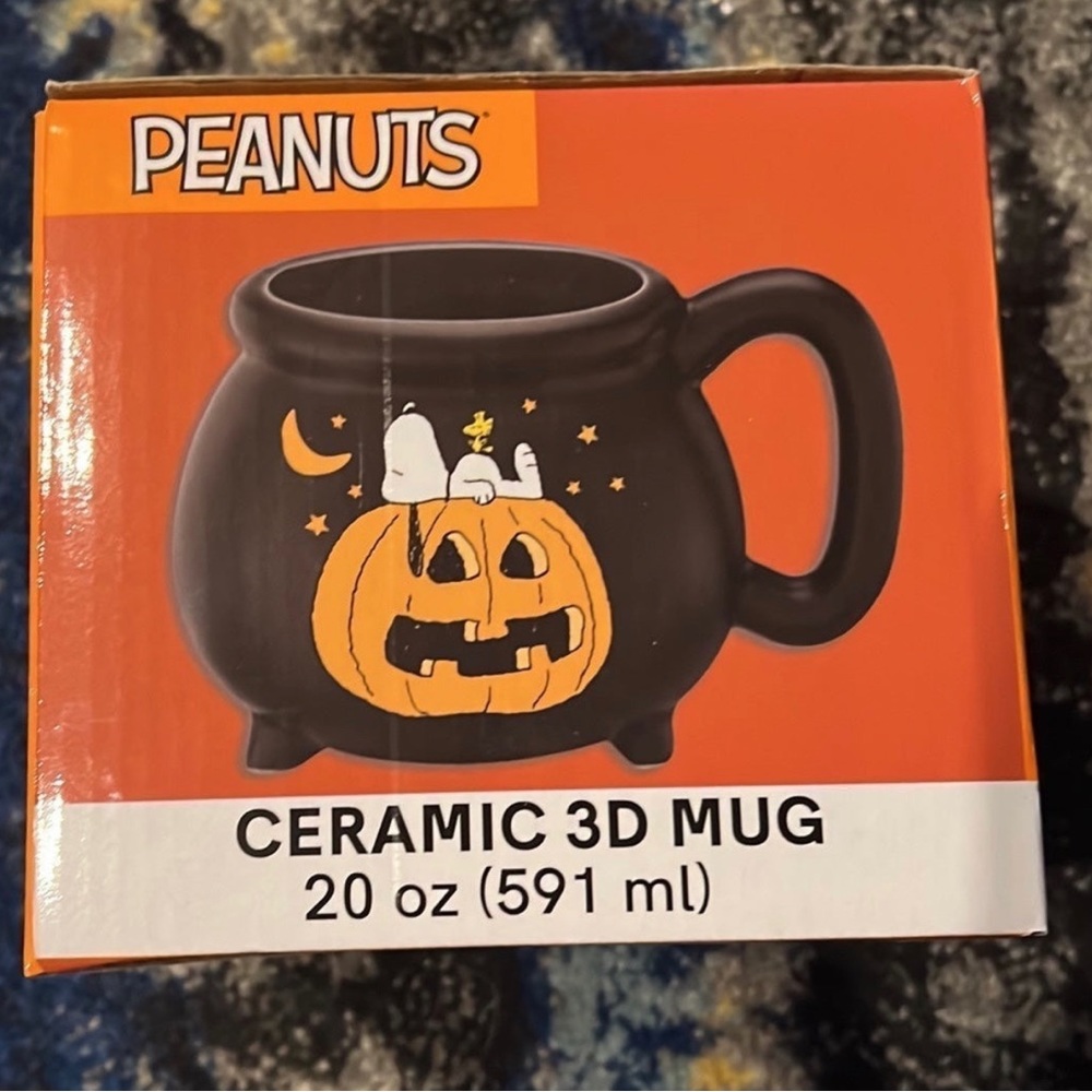 SOLD Peanuts Halloween Snoopy Pumpkin Scene Boxed Ceramic 3D Sculpted Mug New - Picture 1 of 8